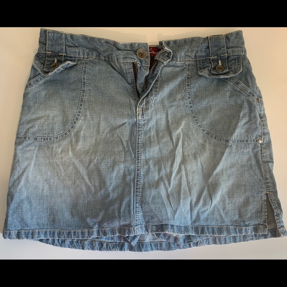 Jean skorts